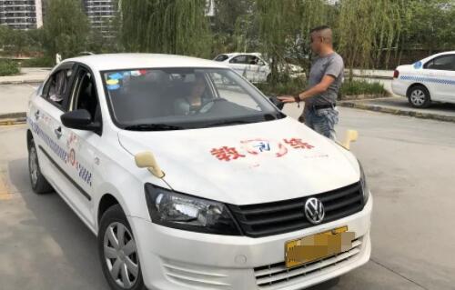 成都驾校学车需要刷学时打卡吗?