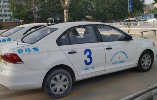 成都学车技巧：倒进车库的操作方法