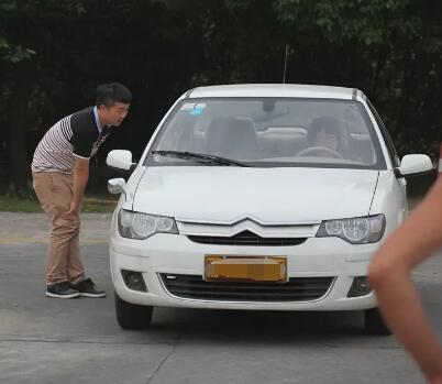 成都驾校教练工资是多少(成都驾校教练工资怎么样)