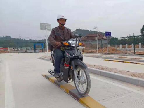 成都摩托车驾驶证在哪里报名(成都摩托车驾驶证考试流程)