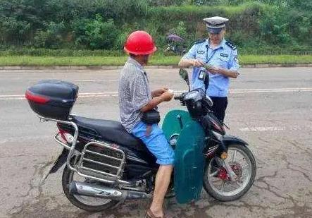 考摩托车驾照考d还是e好(摩托车驾照d和e区别)