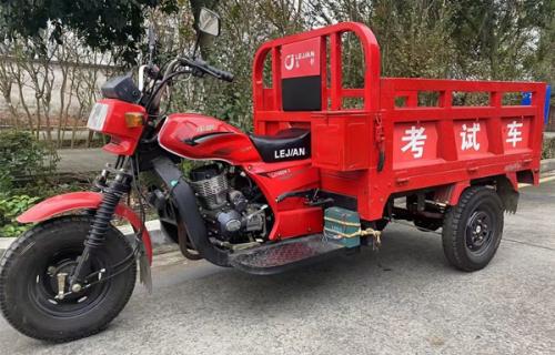 成都考摩托车驾照需要居住证吗？