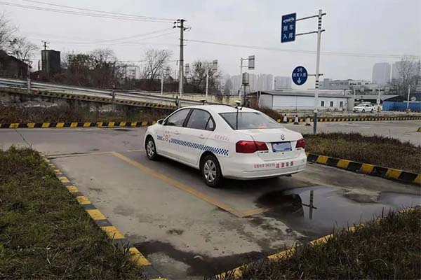 附近驾校报名点以及电话号码