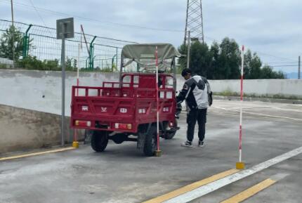 考个摩托三轮驾驶证大概需要多少钱