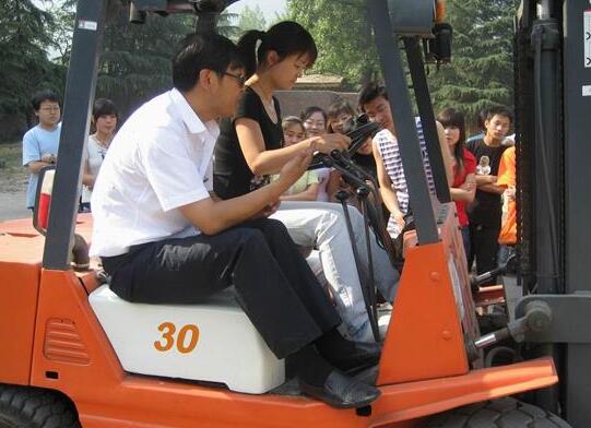 叉车证报考需要什么条件?