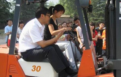 叉车证报考需要什么条件？