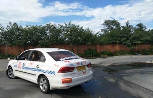 手动挡车子离合、刹车和油门顺序
