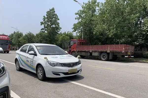 附近驾校报名点在哪里?