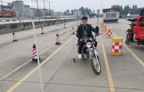 成都摩托车驾校收费