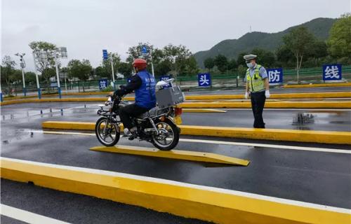 成都摩托车驾照在哪里报名?