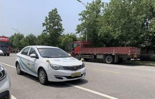 成都驾校收费标准